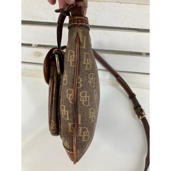 DOONEY & BOURKE, BROWN SIGNATURE CANVAS CROSSBODY BAG ASIS - Picture 5 of 16